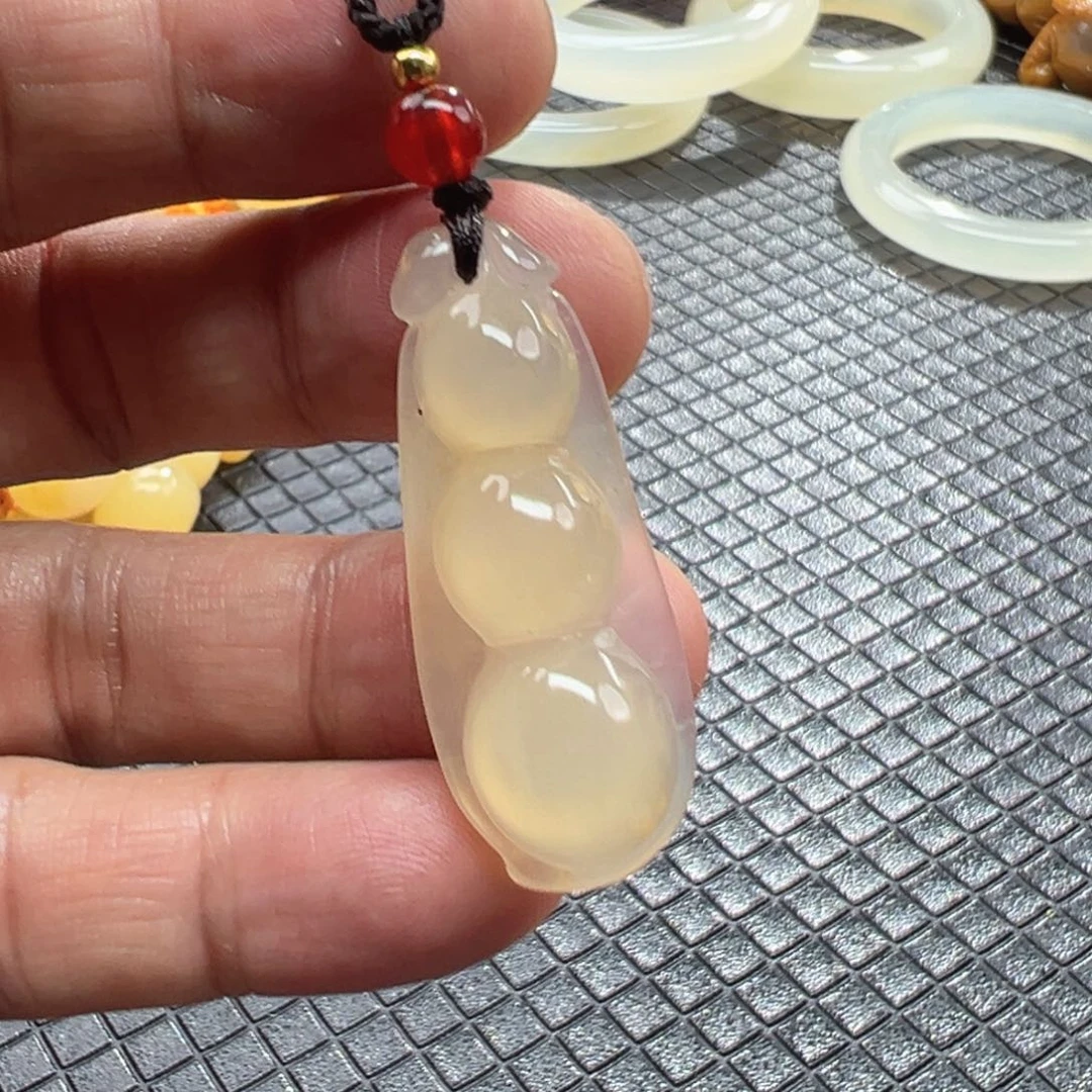 石英质玉未镶嵌颈饰