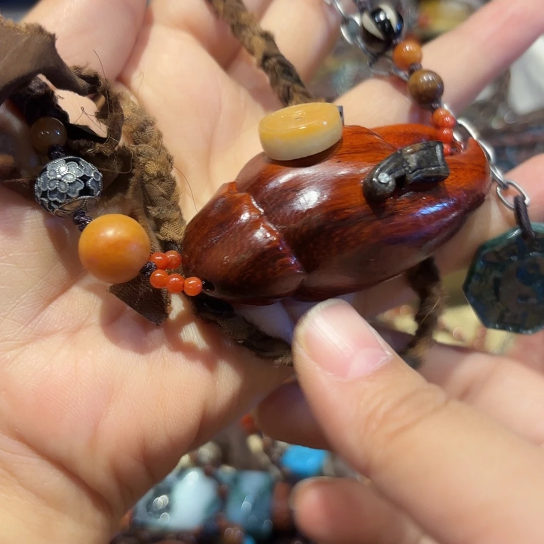 翡翠未镶嵌颈饰原创歌曲