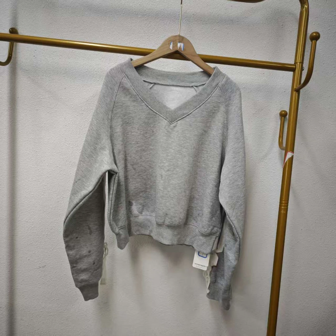 唯琳剪标  8仓B6-18-2311款  15灰色V领加绒长袖卫衣