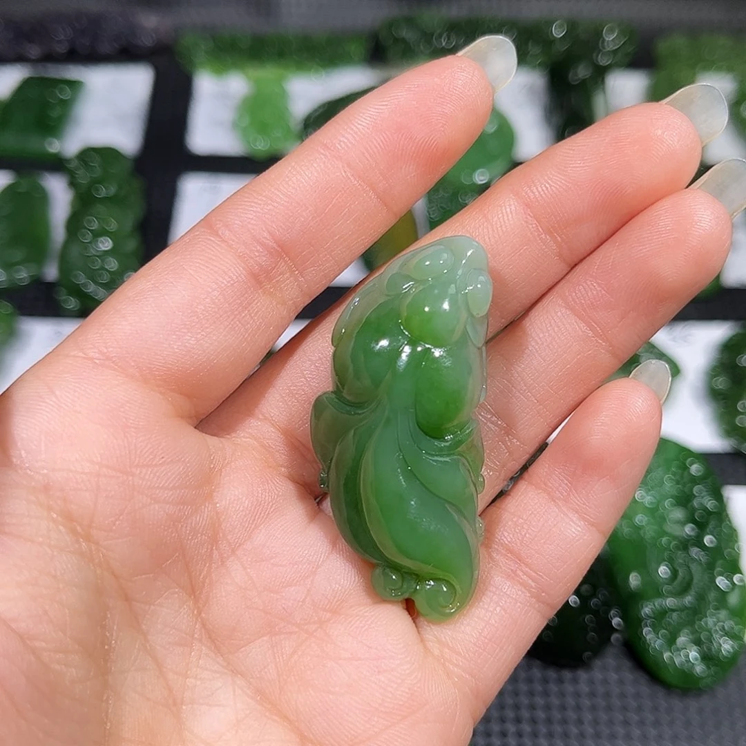 一****和田玉未镶嵌颈饰