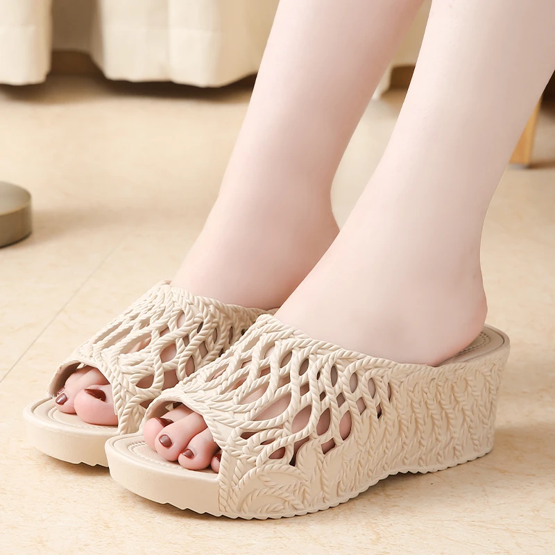 坡跟拖鞋女夏季厚底室内韩版时尚透气妈妈高跟凉拖鞋浴室防滑外穿