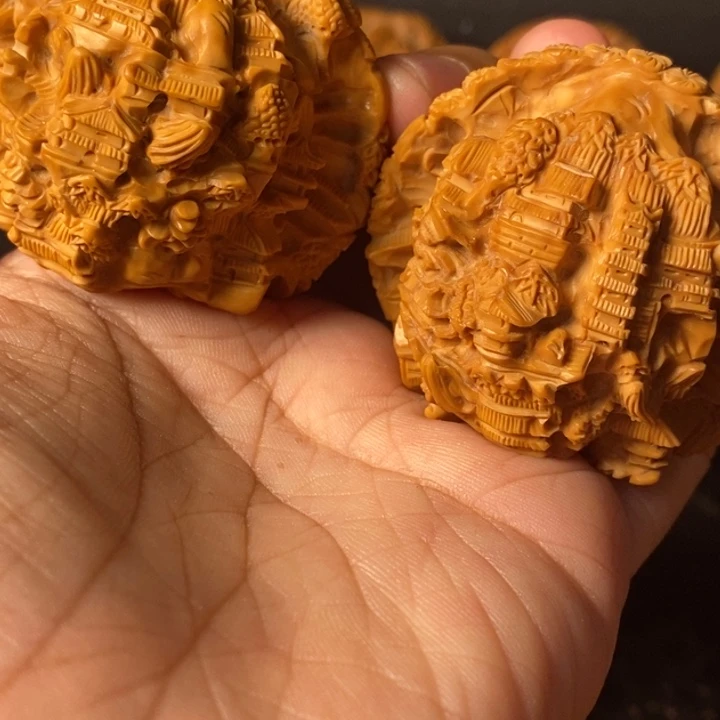 文玩核桃把件山水