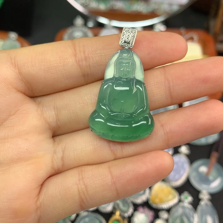 翡翠18K金镶嵌颈饰翡翠