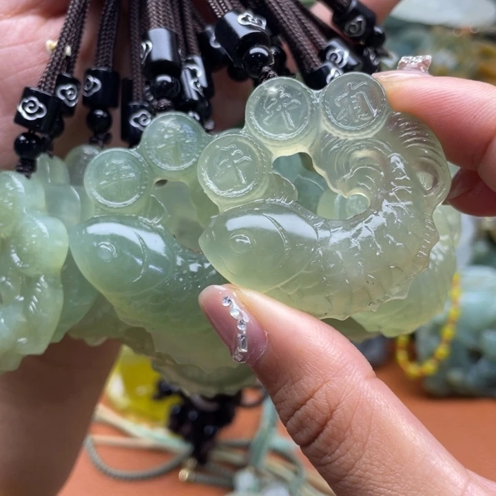 蛇纹石玉未镶嵌吊坠