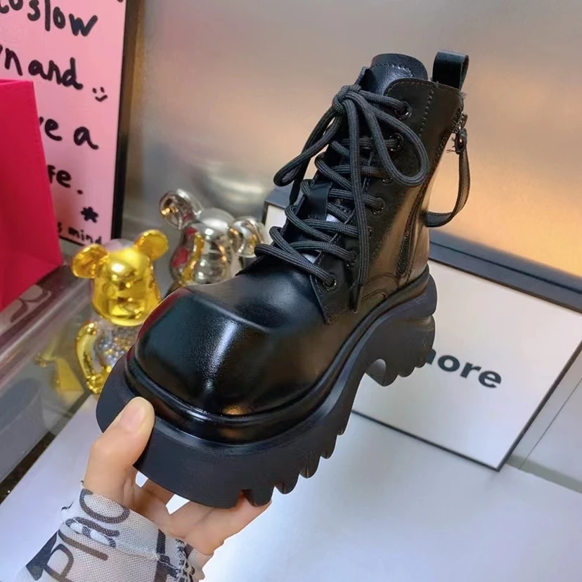爱棠2025秋季新款厚底女士马丁靴058-6