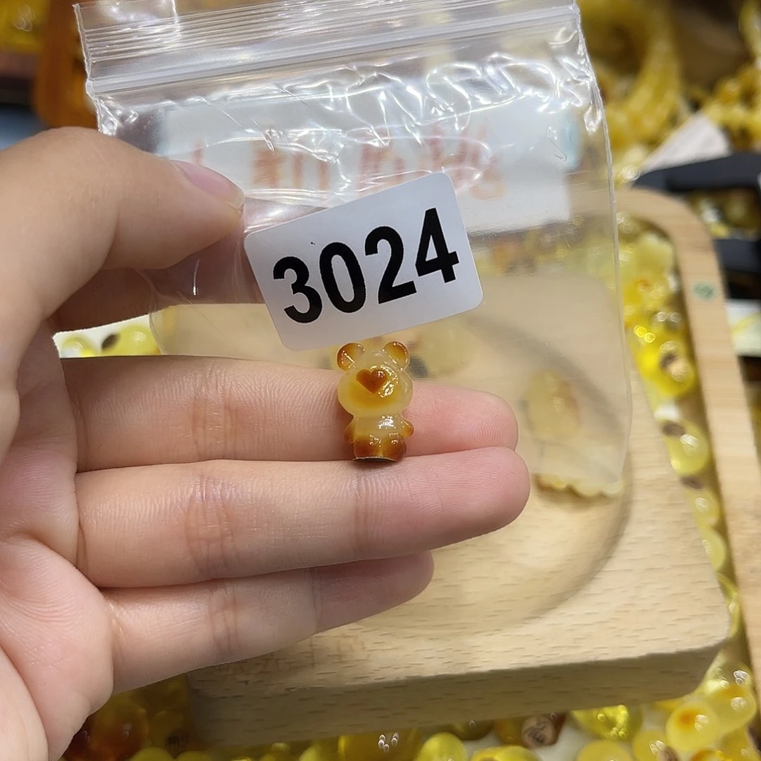 绾***Q琥珀未镶嵌珠宝奇石