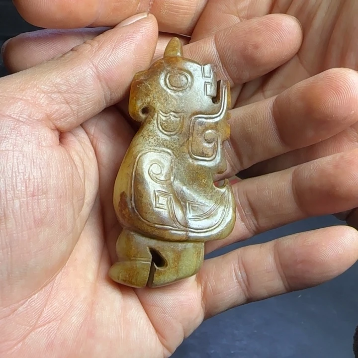 玉***间和田玉未镶嵌挂件