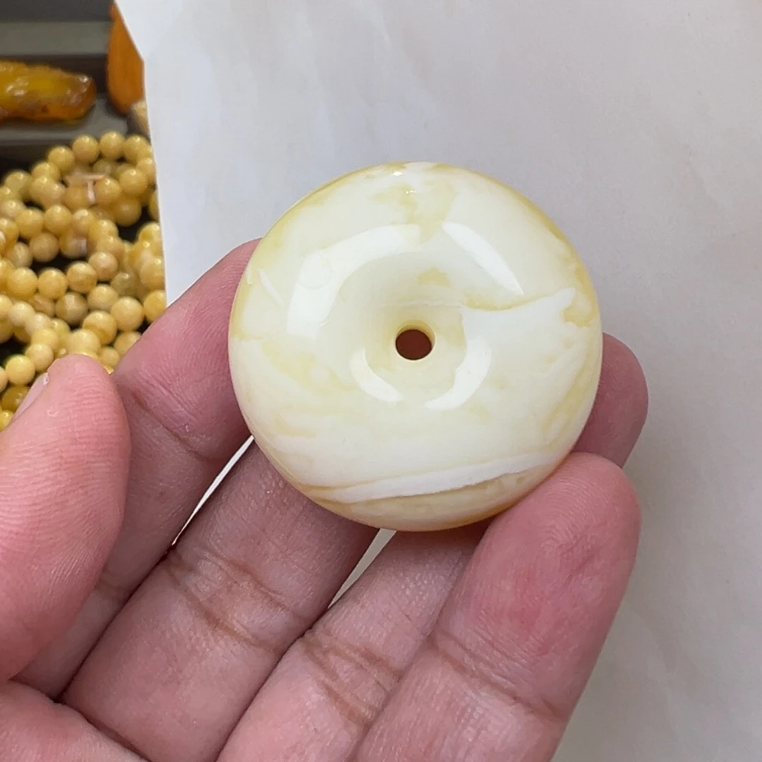 蜜蜡未镶嵌裸石15.99克