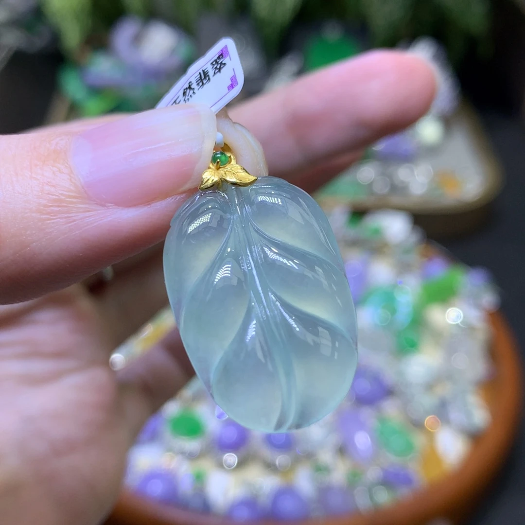 颈饰18K金镶嵌翡翠