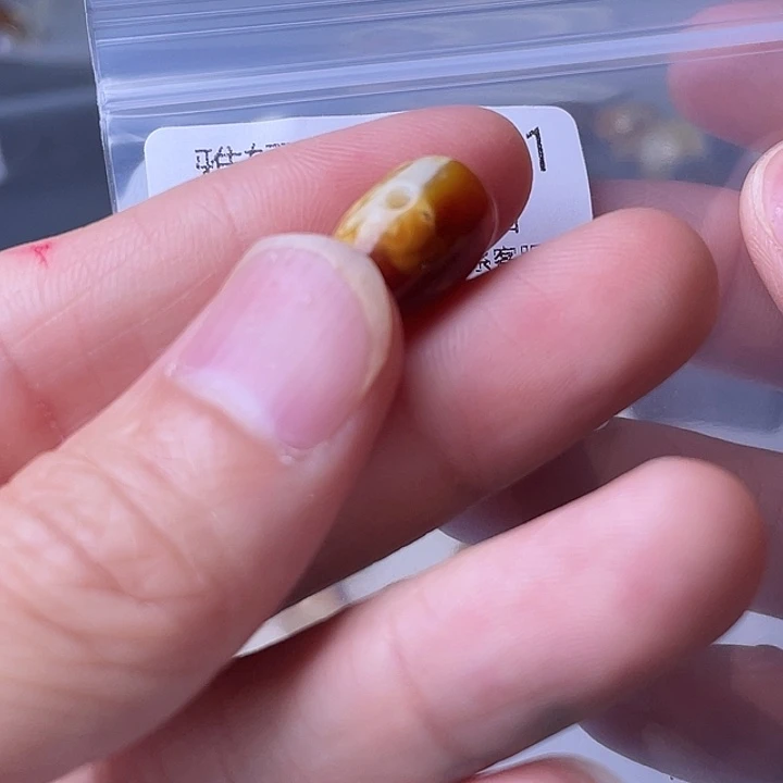 未镶嵌琥珀裸石琥珀