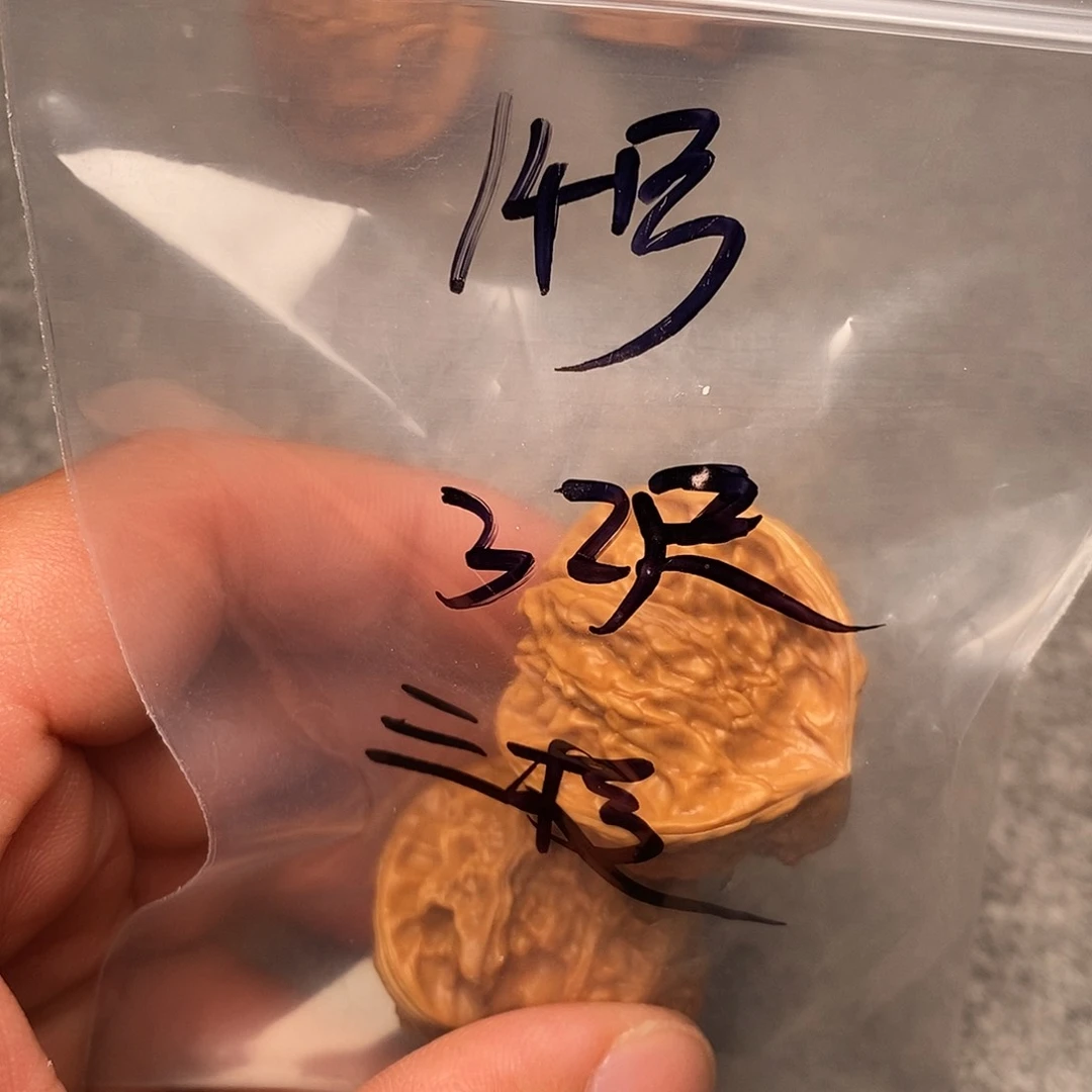 文玩核桃把件?**健三棱
