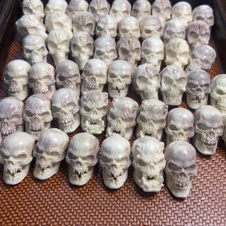 配饰鹿角雕刻一个出