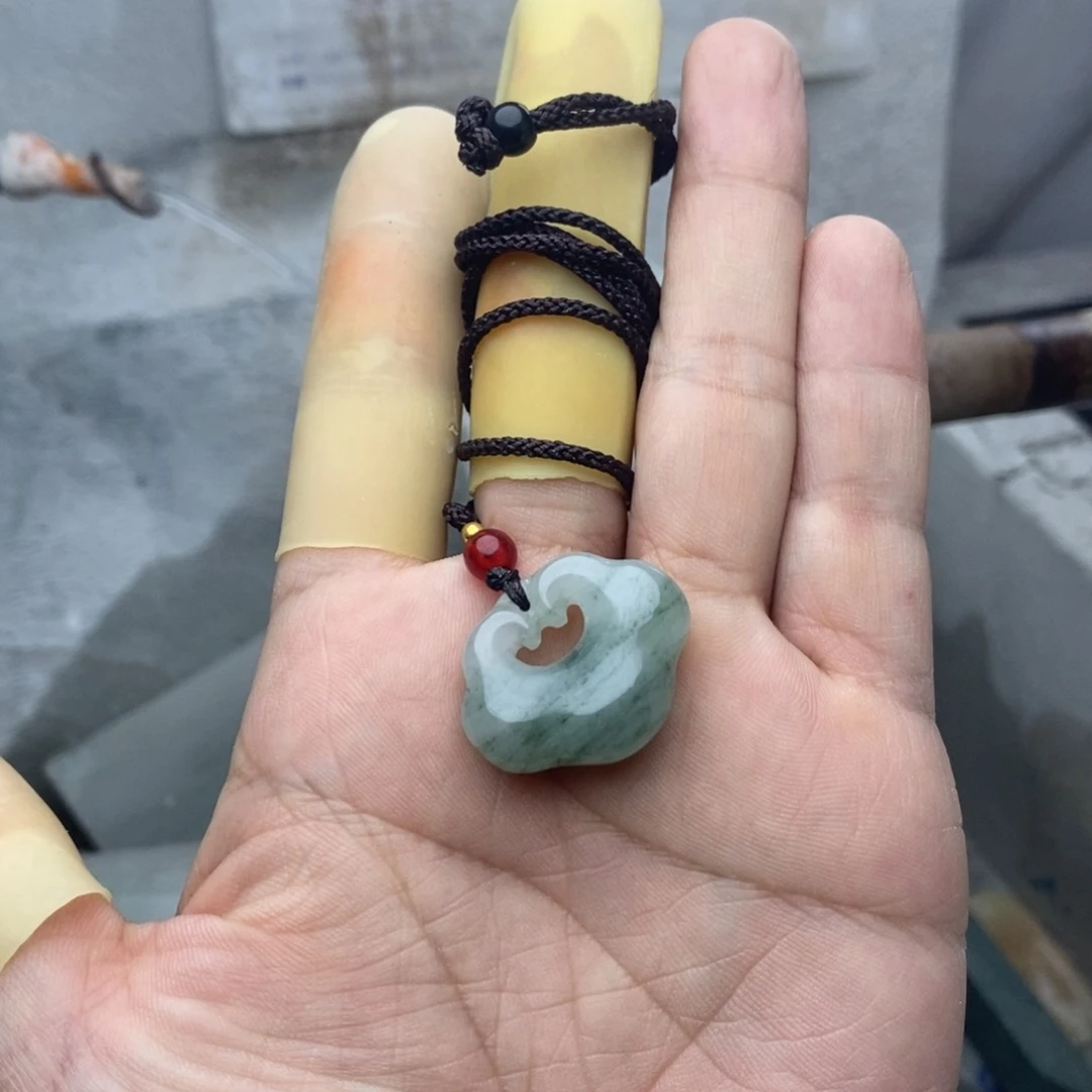 【闪购商品】未镶嵌手镯石英质玉