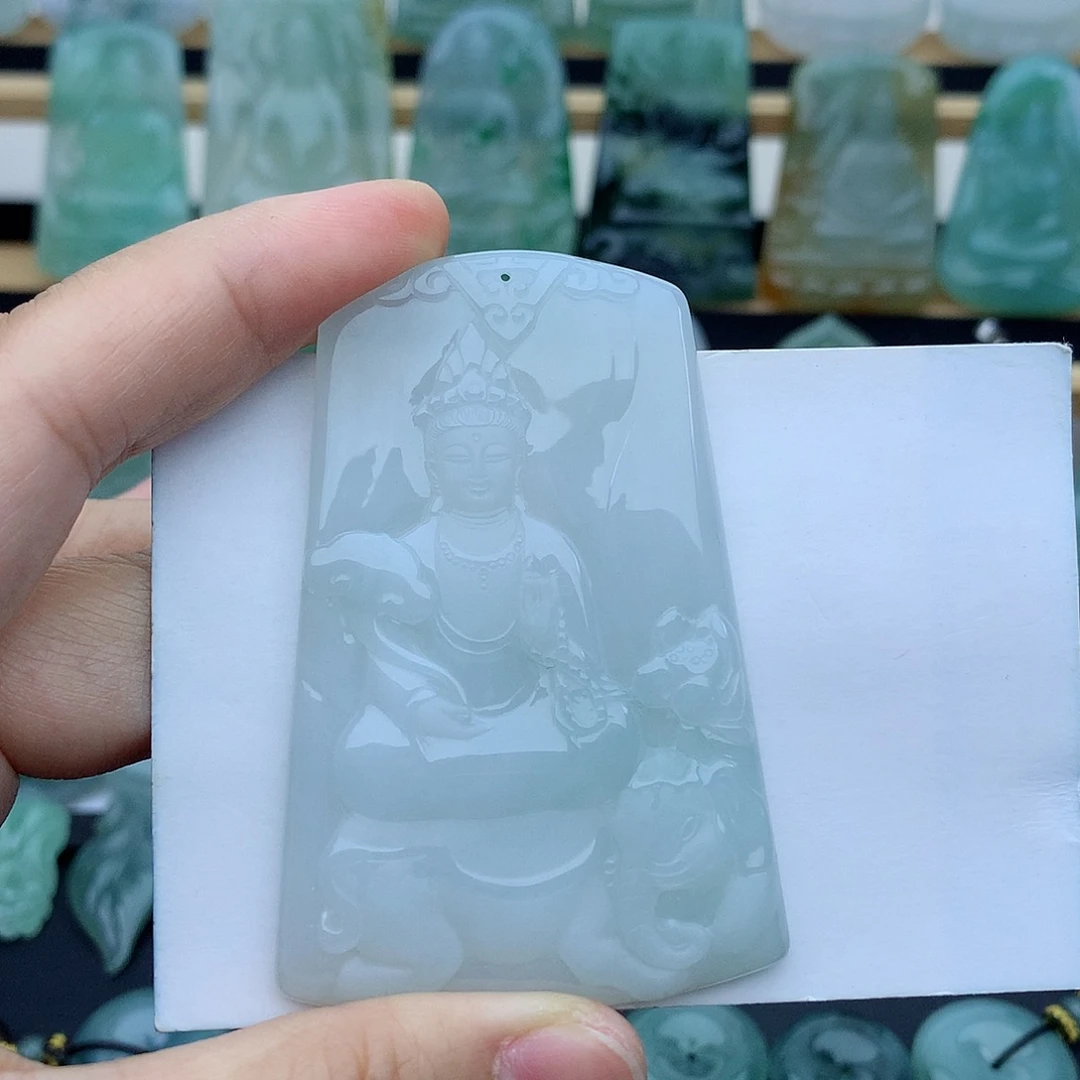 M***z翡翠未镶嵌颈饰普贤