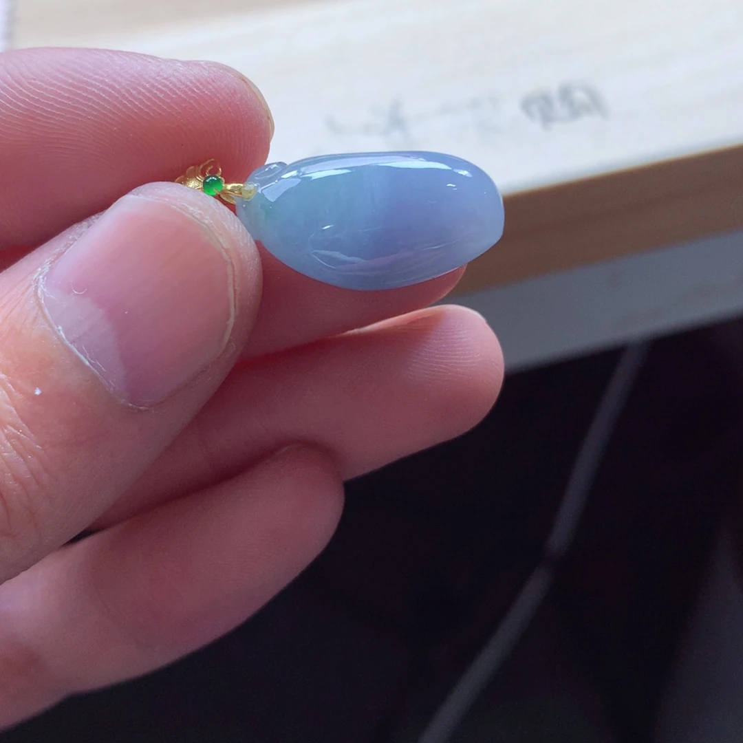 翡翠颈饰18K金镶嵌吊坠