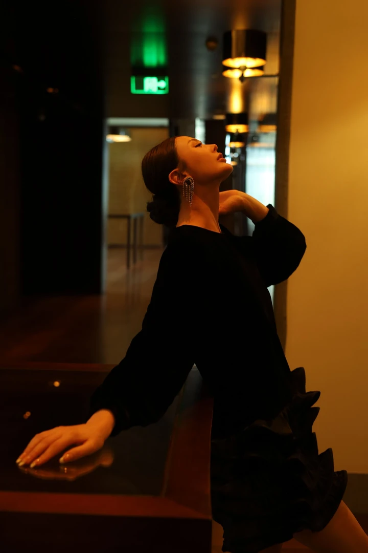 XAING【锦鲤添福】层层蛋糕裙摆圆领长袖丝绒连衣裙LSLYQ3165