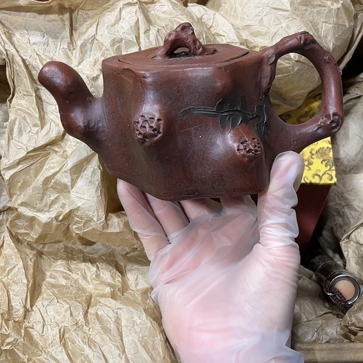 紫砂茶壶原矿泥料，手工制作一把紫砂壶。