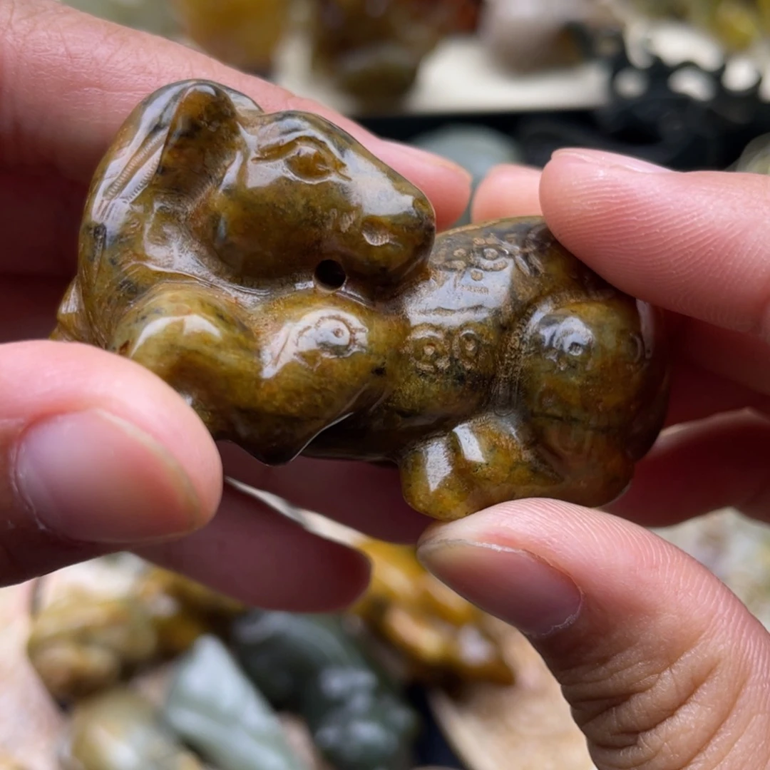 蛇纹石玉未镶嵌颈饰