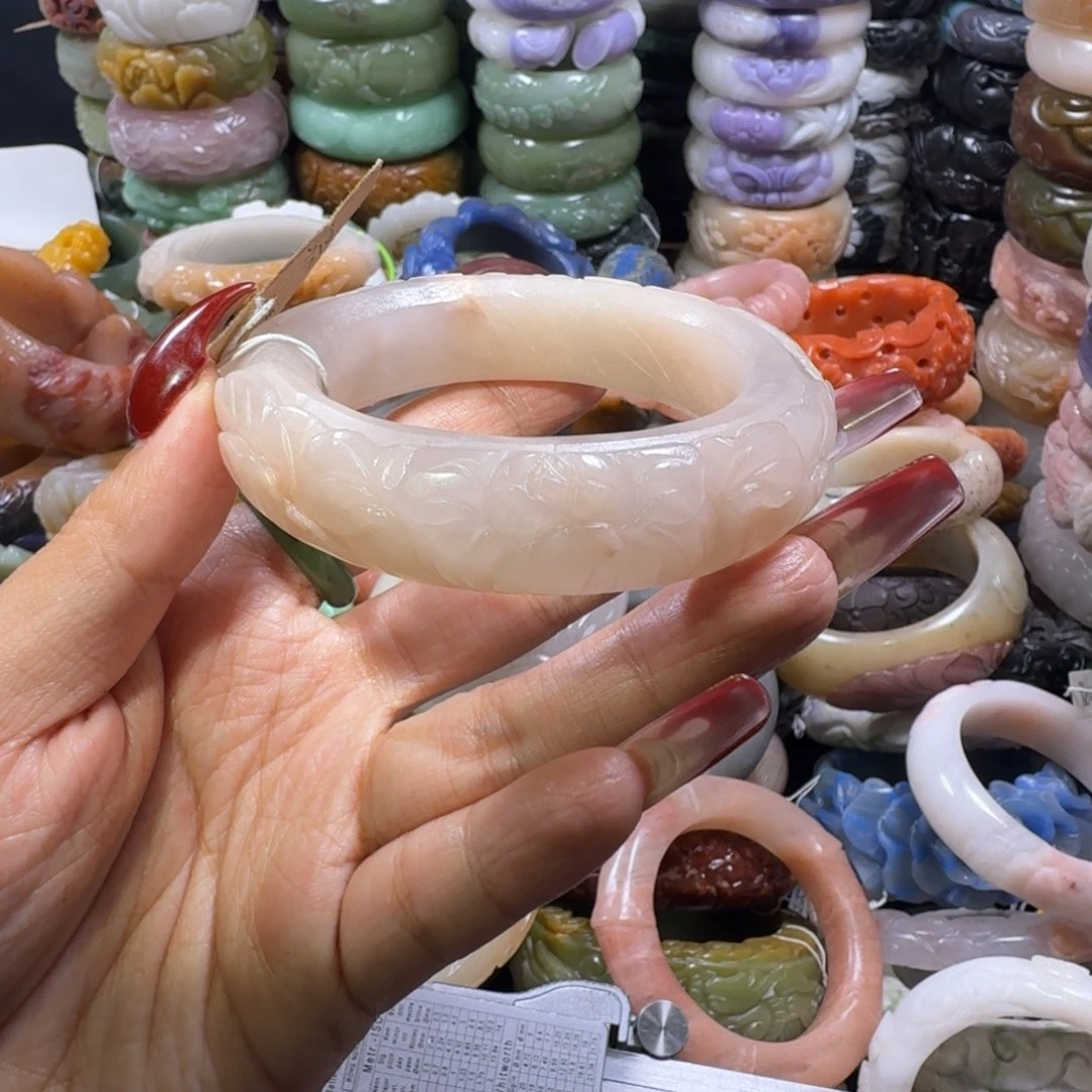 石英质玉（佘太翠）未镶嵌手镯21。57。不退换