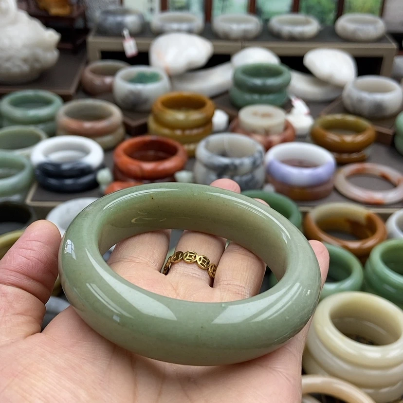 【闪购商品】石英质玉手镯未镶嵌