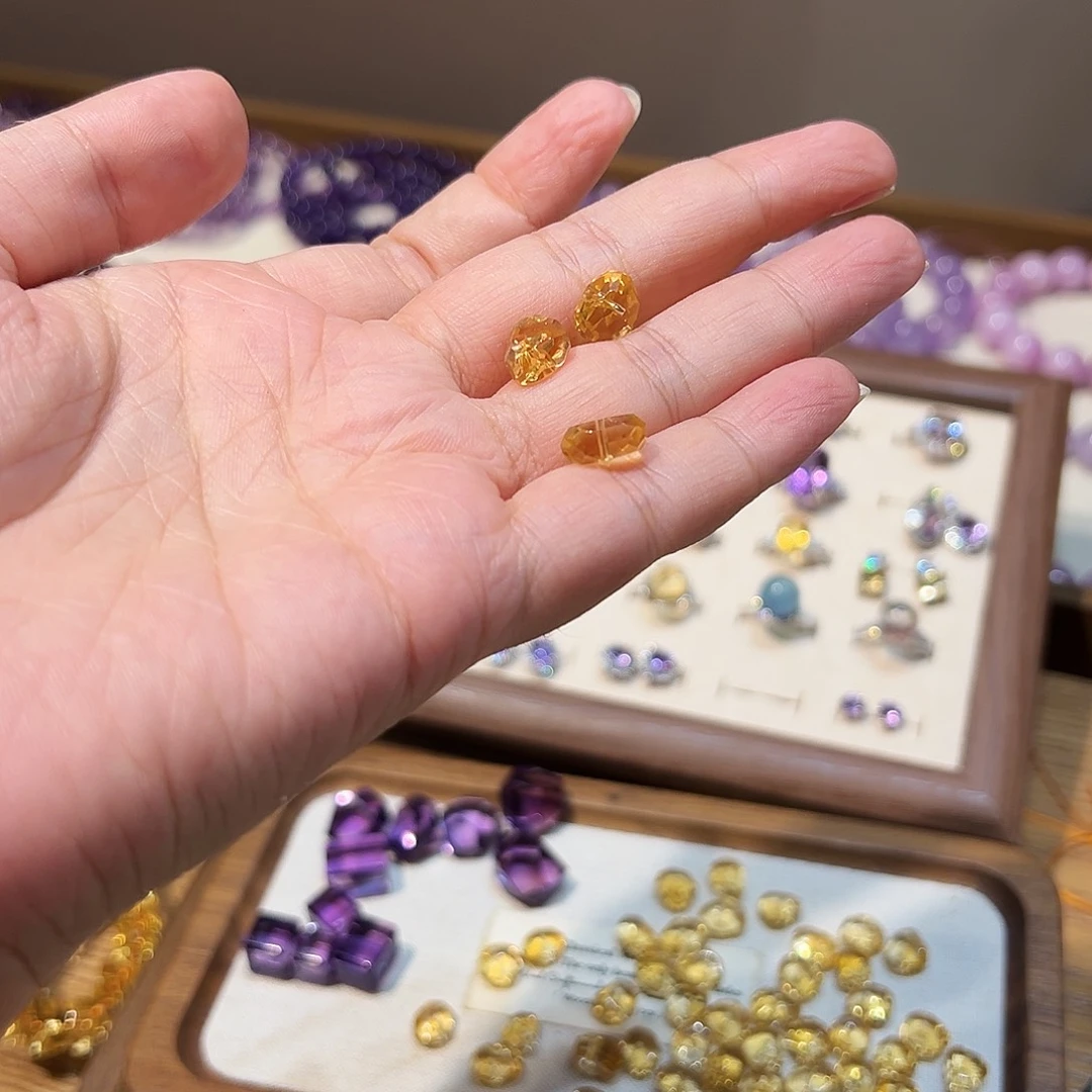 桑***柒未镶嵌手链水晶3个