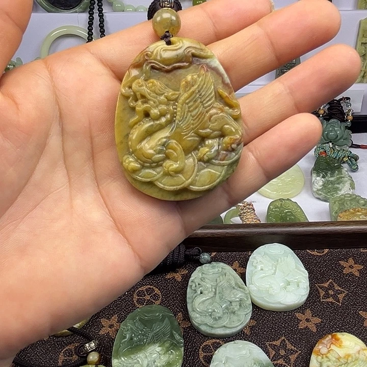 岫玉未镶嵌吊坠(赠链)