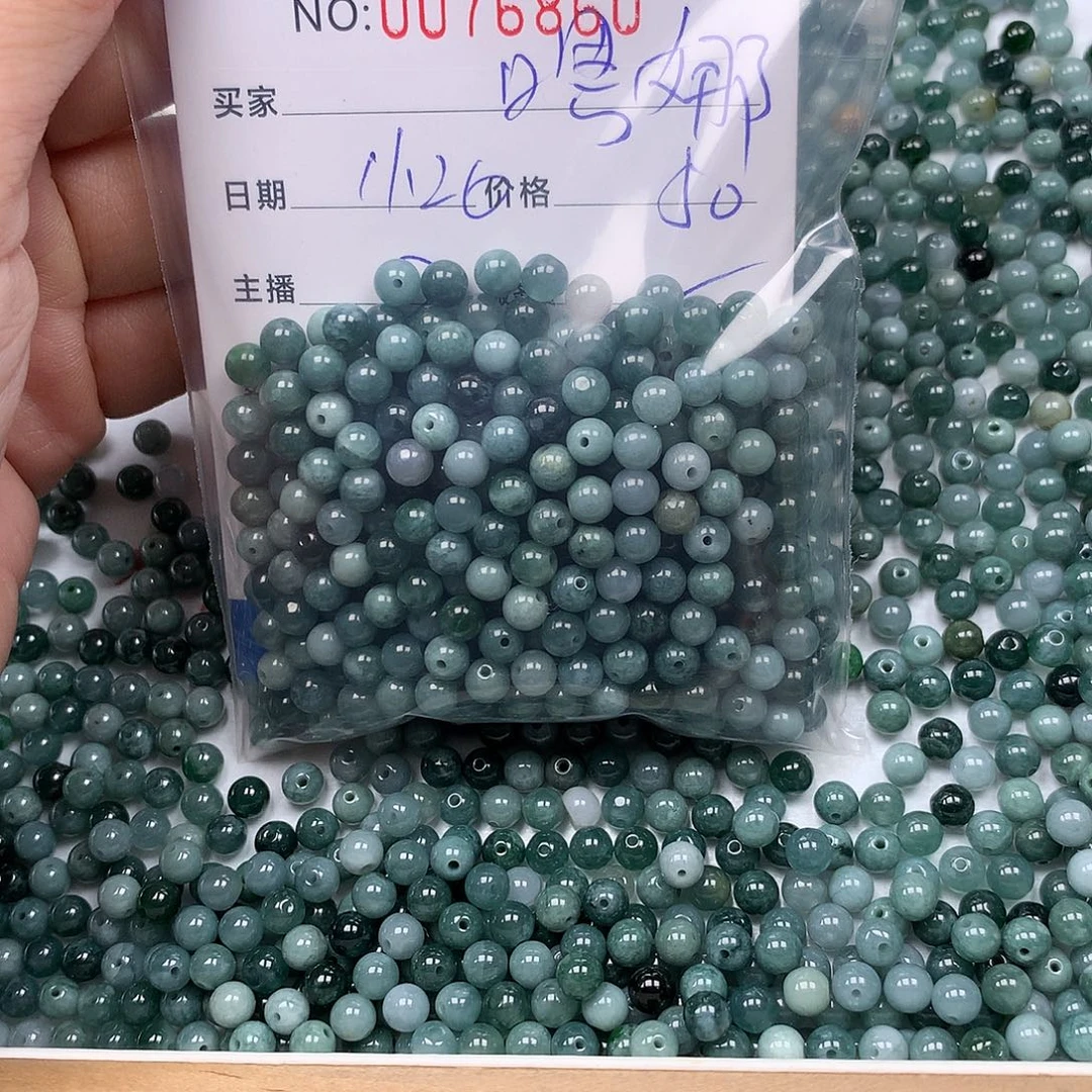 嗯***哪翡翠未镶嵌手链翡翠