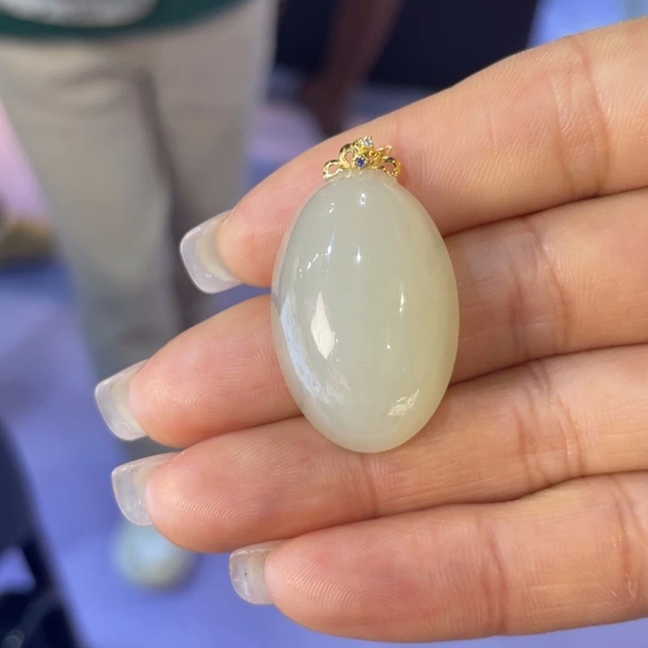 和田玉18K金镶嵌颈饰