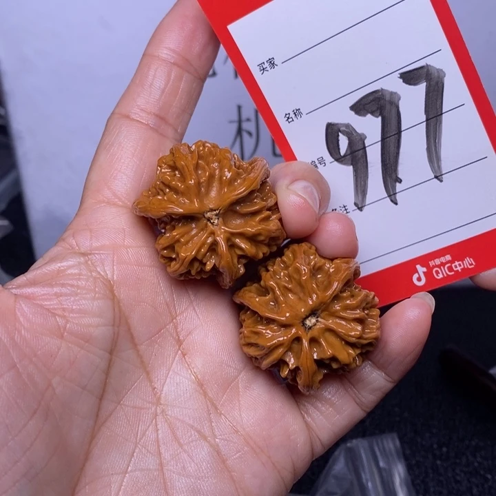 文玩核桃把件977，33三棱