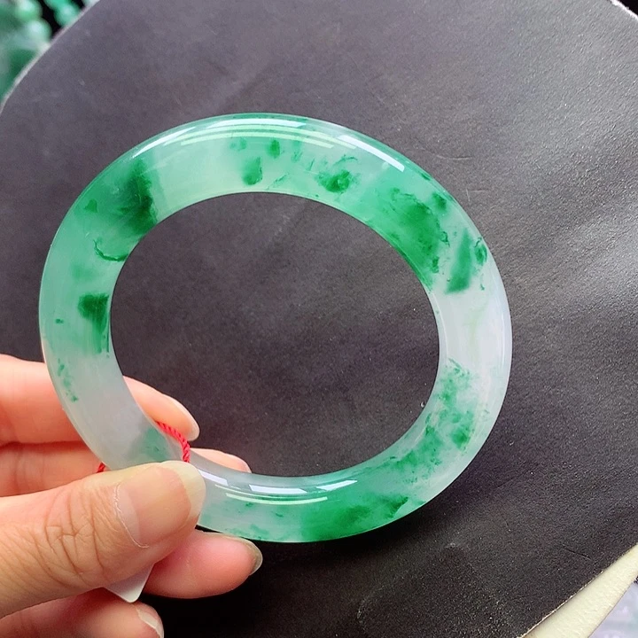 未镶嵌手镯石英质玉