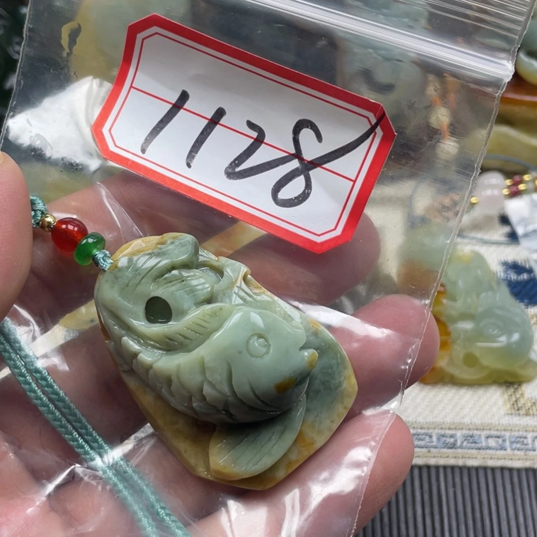 蛇纹石玉颈饰未镶嵌吊坠