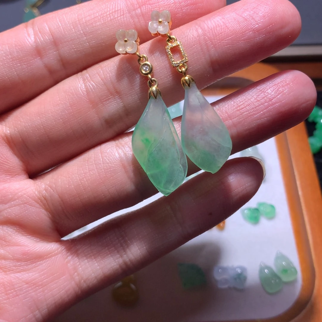 馨***悦定制翡翠18K金镶嵌玉兰花耳钉买断