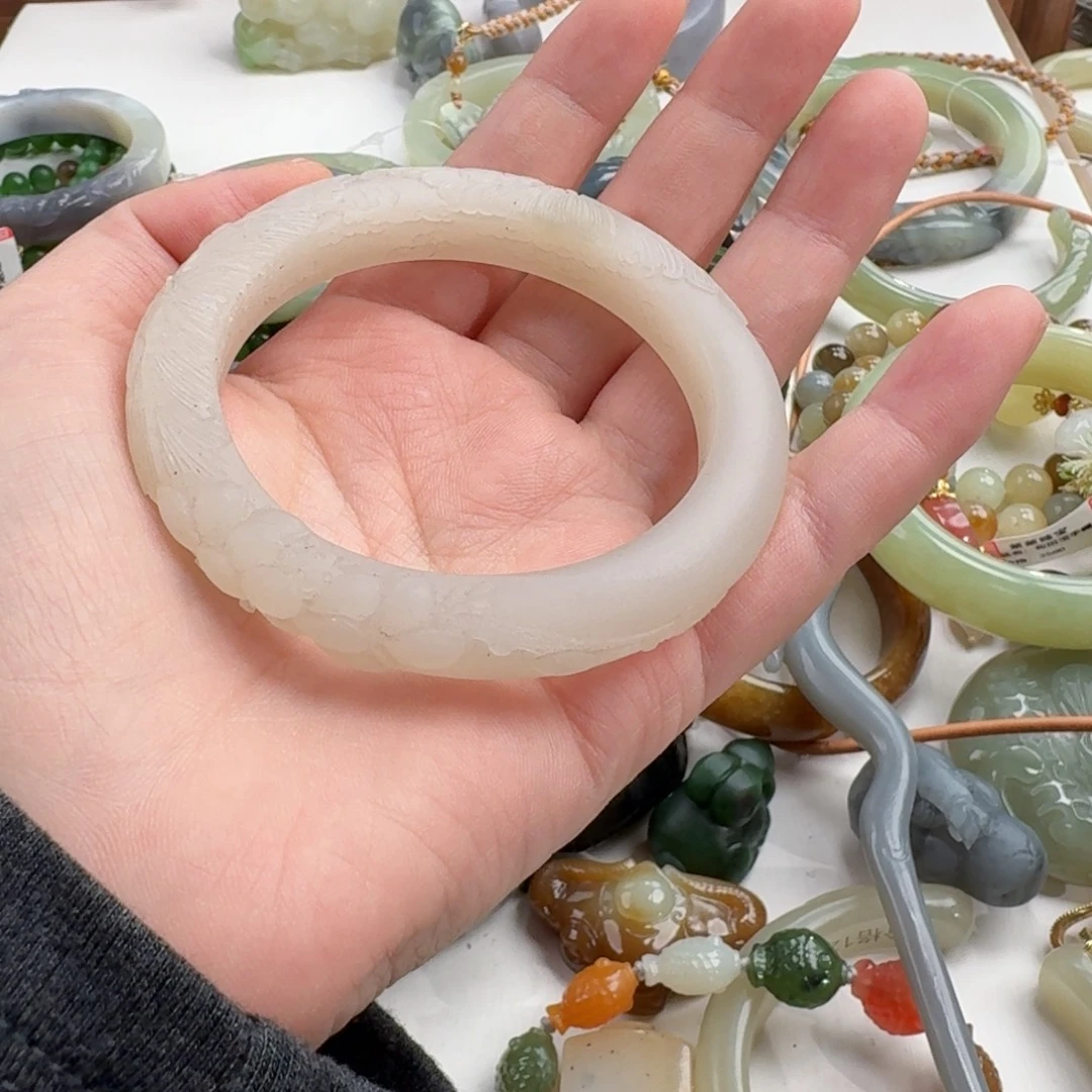 丹***和田玉未镶嵌颈饰定制