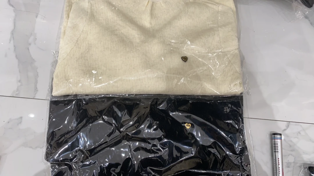 加绒爱心半高领一体绒打底衫