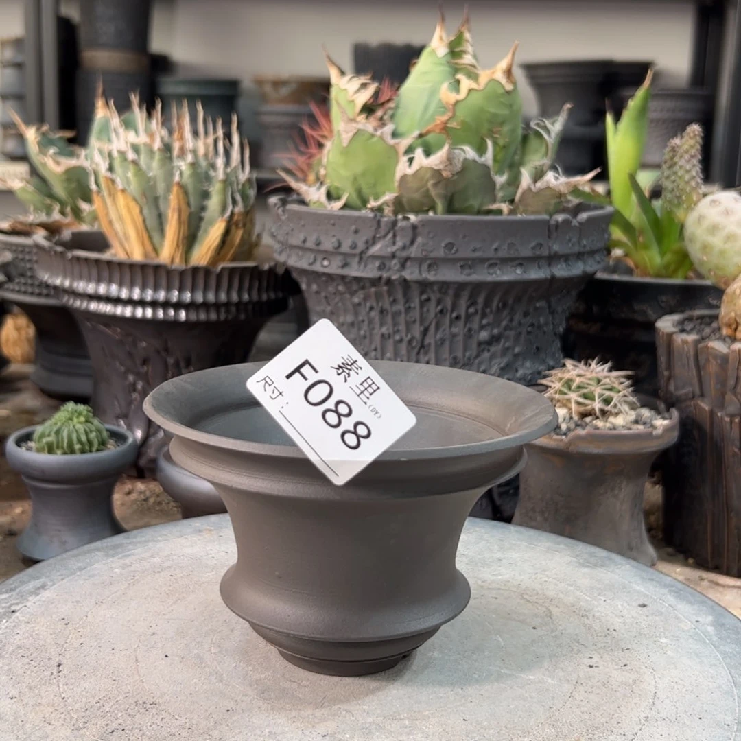 景德镇手工素里内口13.5高9瑕疵