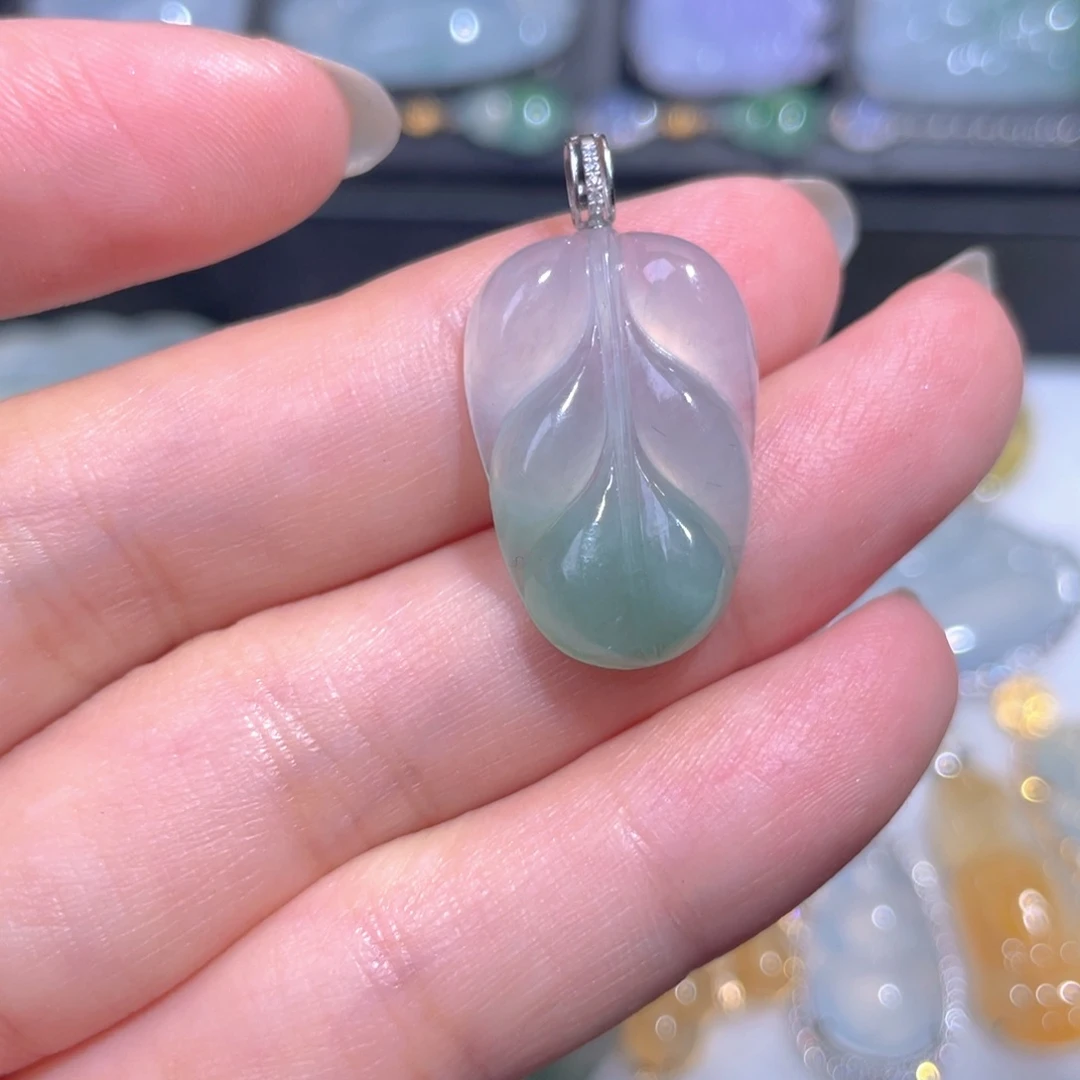 颈饰18K金镶嵌翡翠翡翠