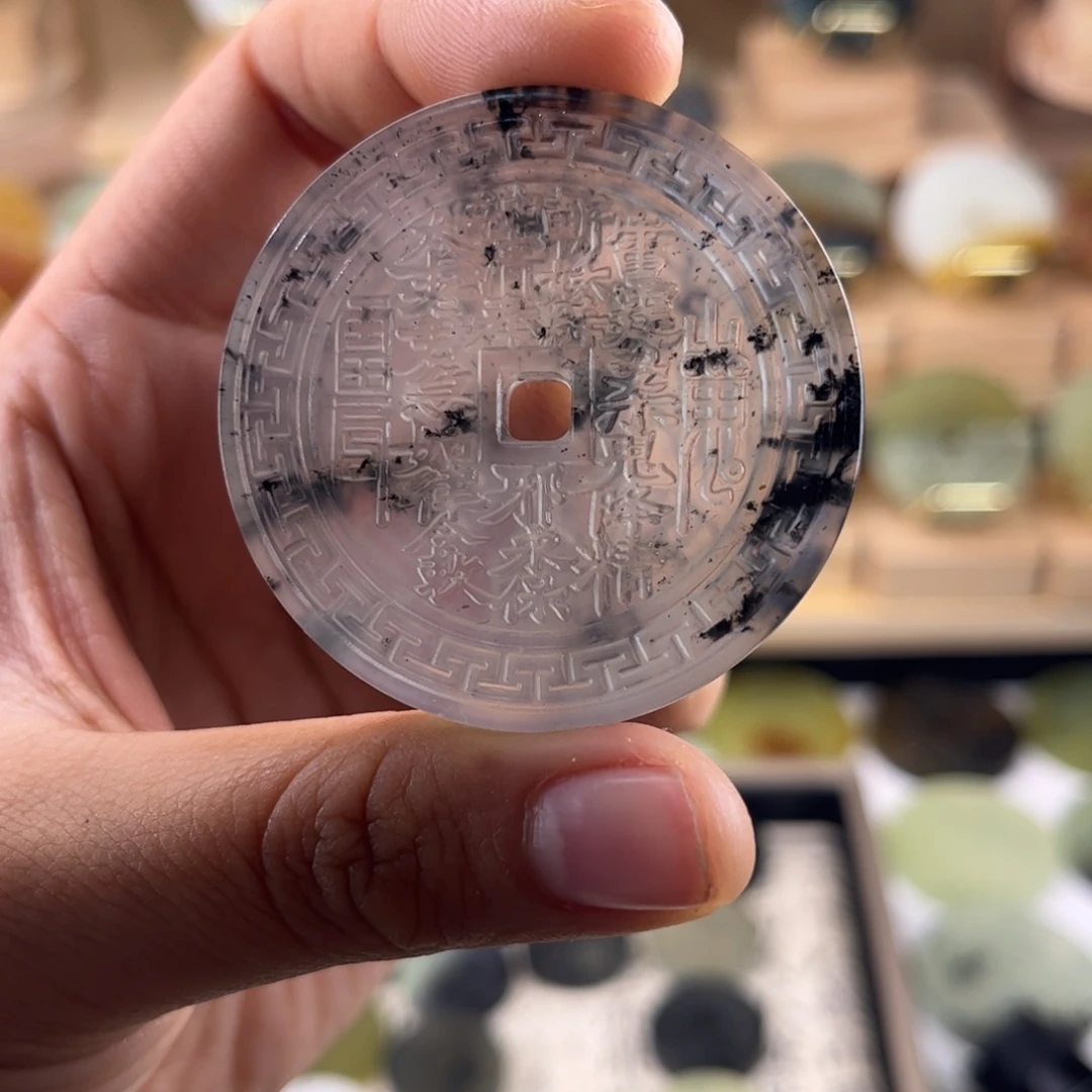 宁***远蛇纹石玉未镶嵌颈饰