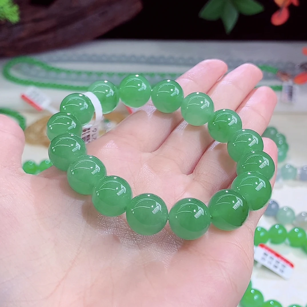 收藏级别有种有色阳绿色手串12.4mm缅甸天然A货翡翠