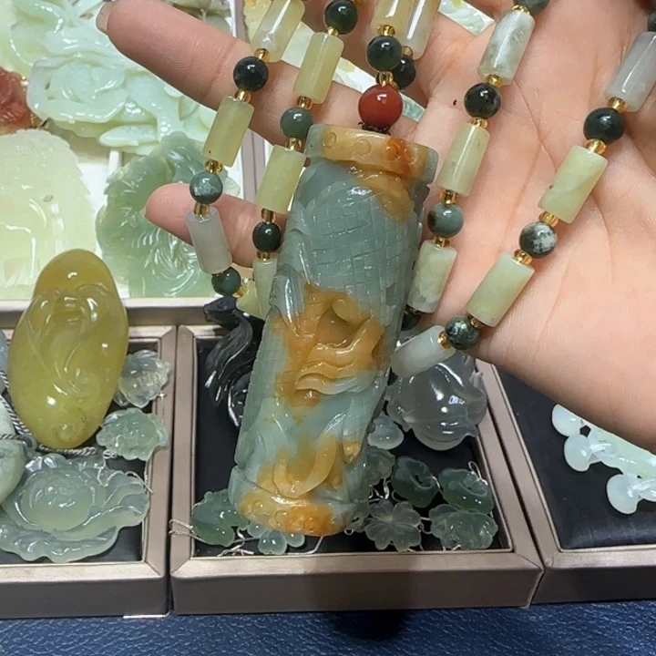 蛇纹石玉未镶嵌吊坠