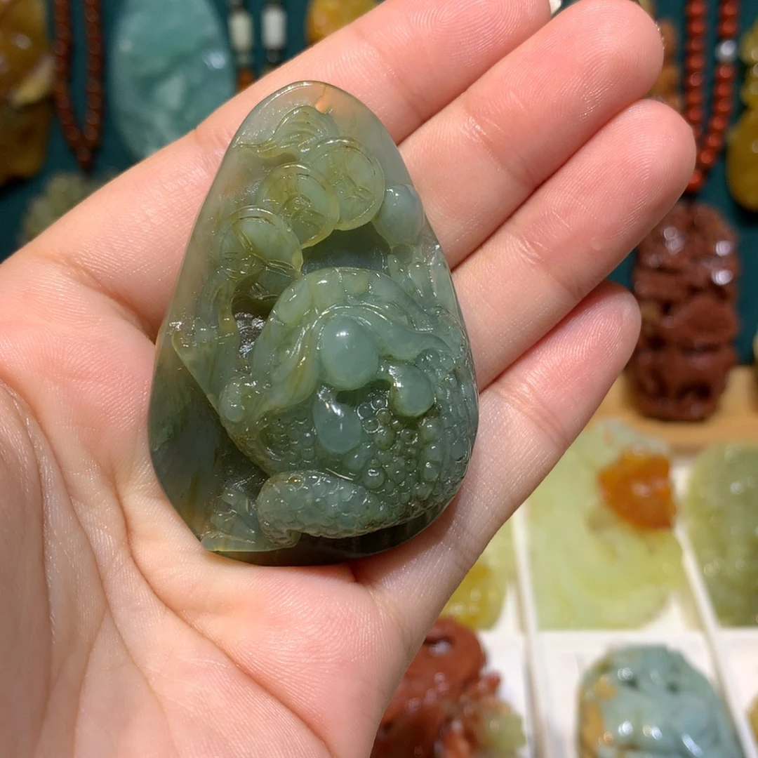 蛇纹石玉未镶嵌颈饰