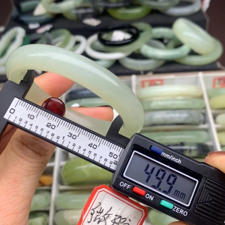 蛇纹石玉未镶嵌手镯511