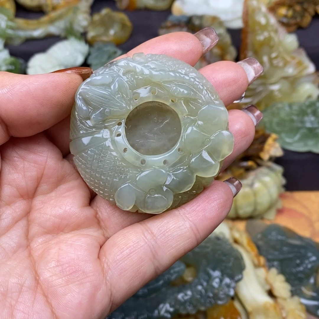 蛇纹石玉颈饰未镶嵌