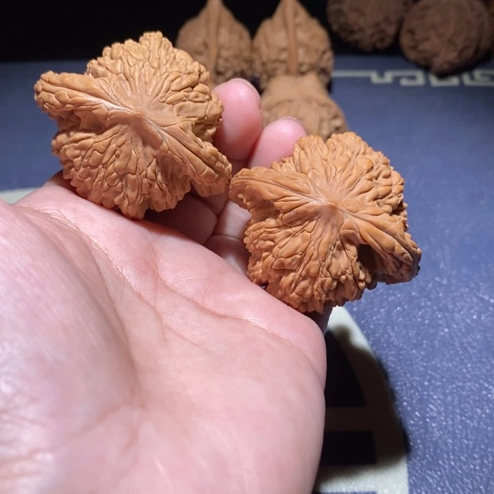 文玩核桃吊坠狮虎兽