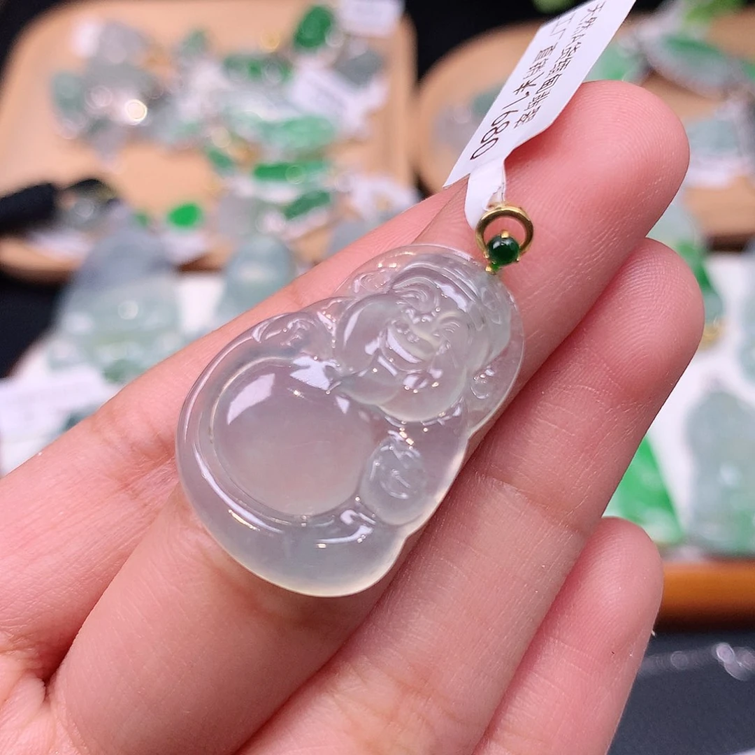 翡翠18K金镶嵌颈饰财神