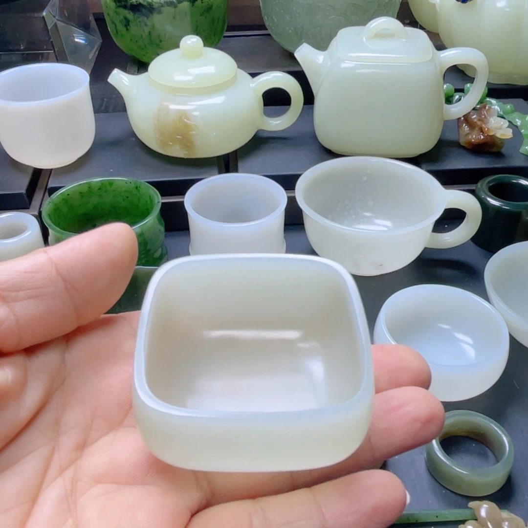 与***行和田玉未镶嵌挂件