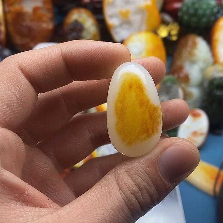 和田玉（糖玉）未镶嵌挂件小羊脂
