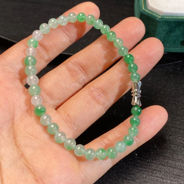 5mm冰飘绿圆珠翡翠手串 种老色好 冰透水润 上手精致