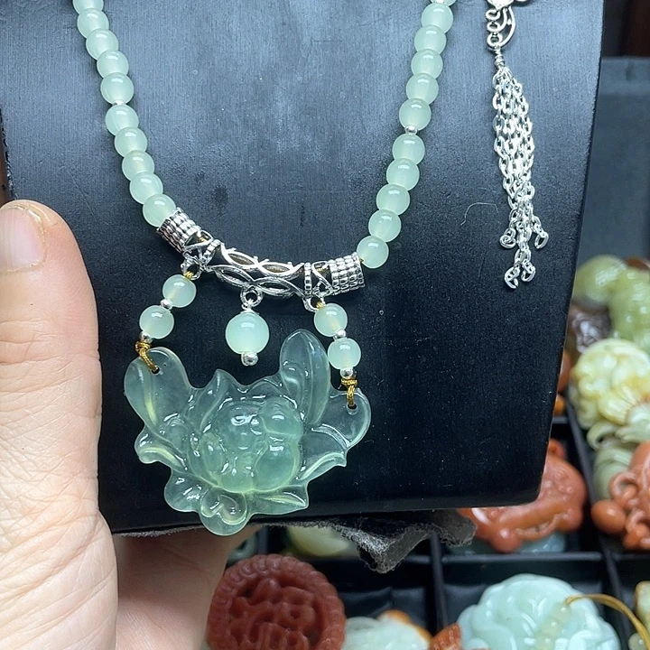 未镶嵌蛇纹石玉颈饰