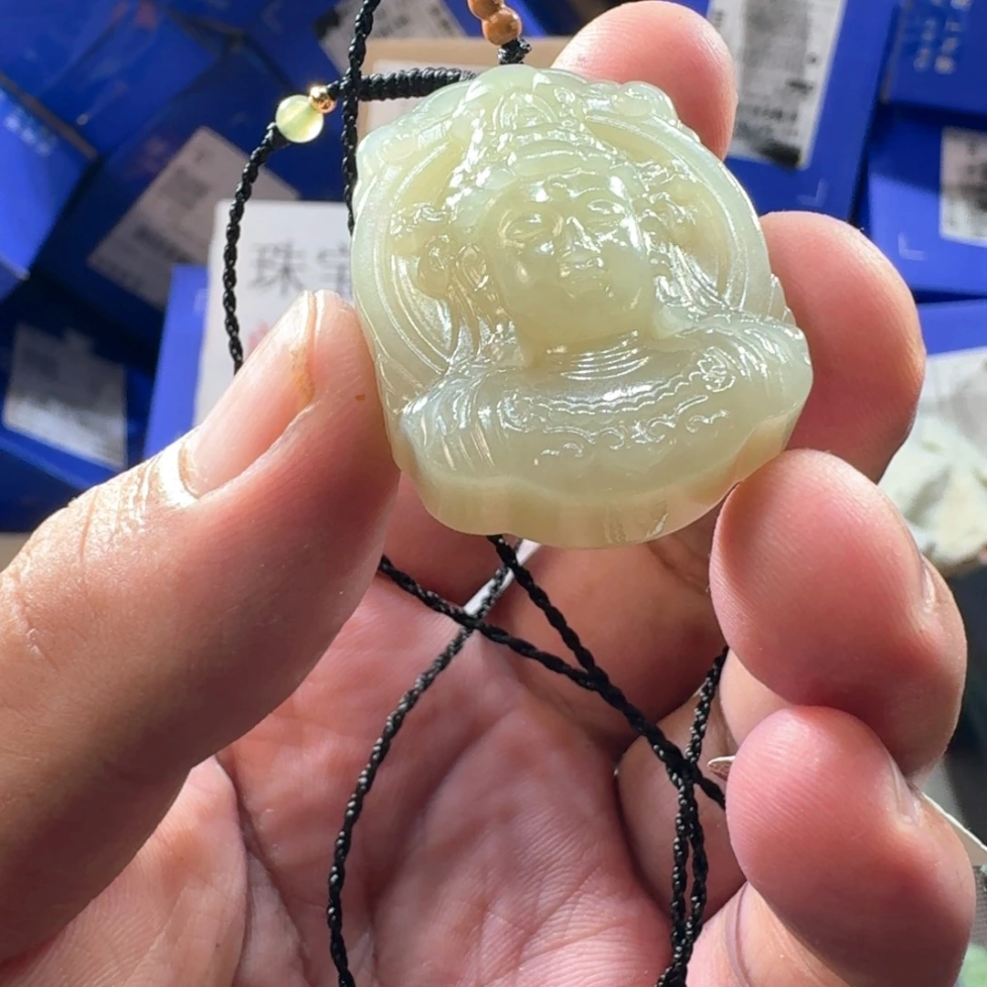 颈饰未镶嵌和田玉（糖玉）