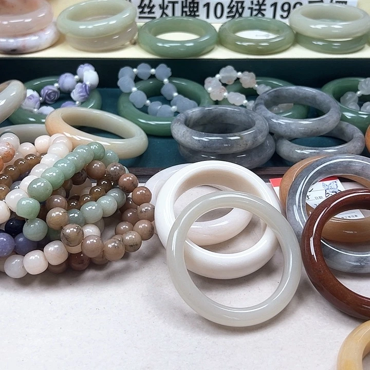 财***尖石英质玉手镯未镶嵌